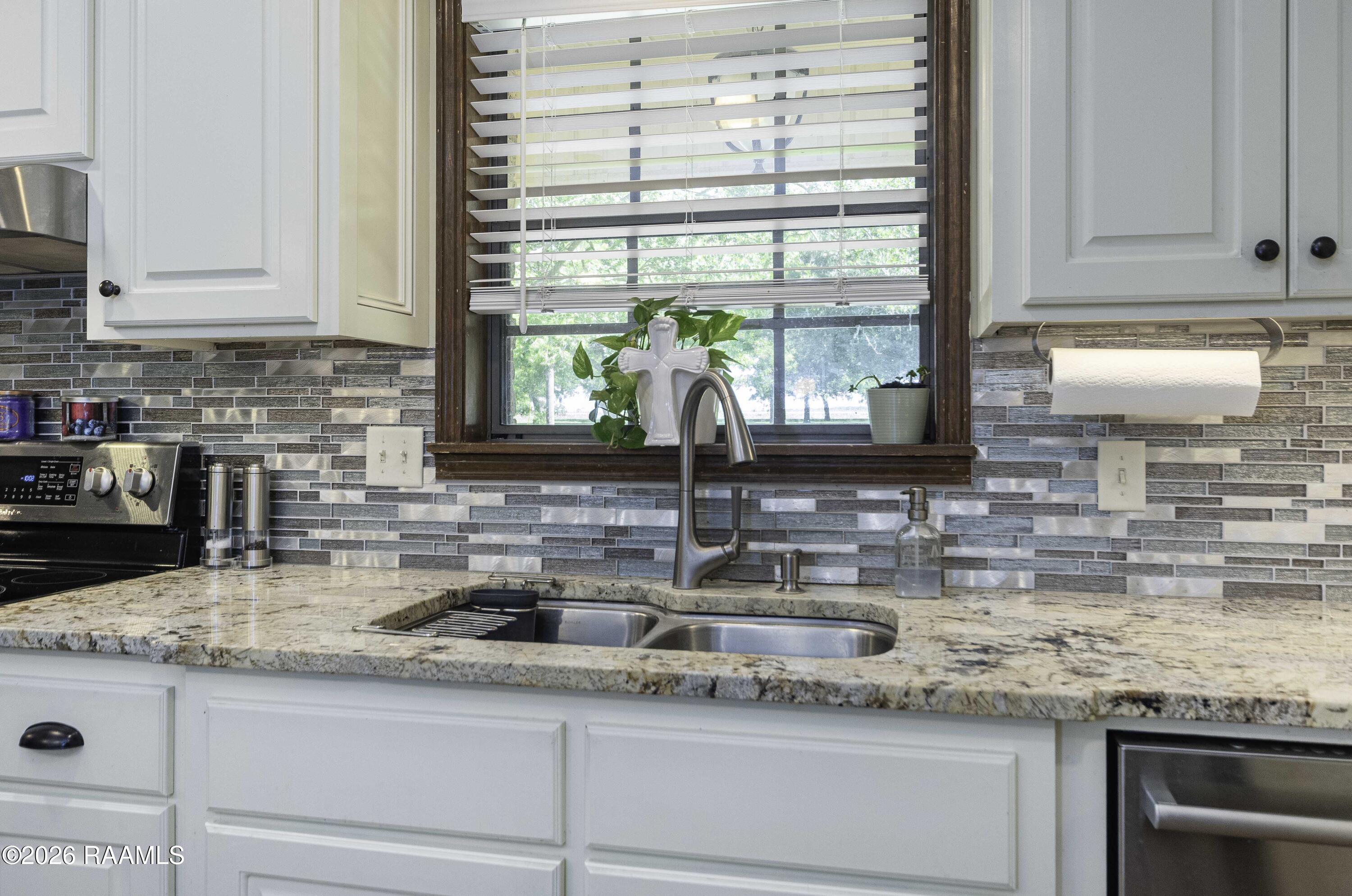 2508 Northside Road New Iberia, LA 70563 - Photo 10 of 44 Kitchen 4