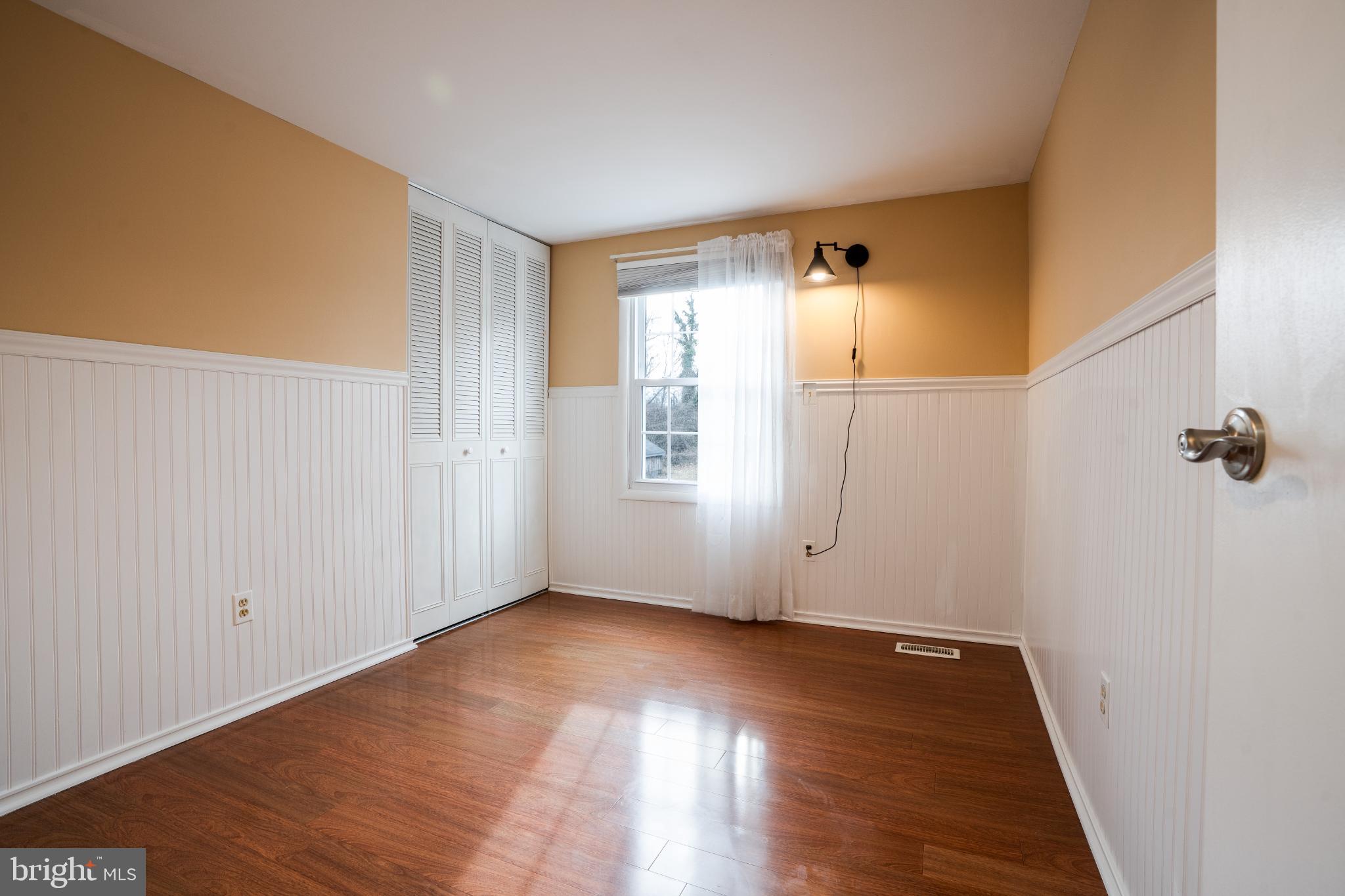 263 Riverdale Road Severna Park, MD 21146 - Photo 18 of 30 Bright and airy room with warm tones.