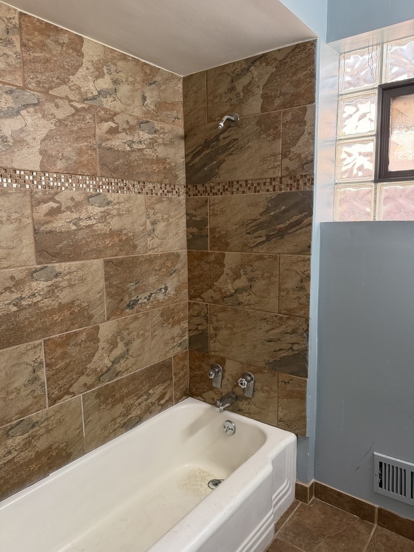 8618 South Justine Street Chicago, IL 60620 - Photo 4 of 10