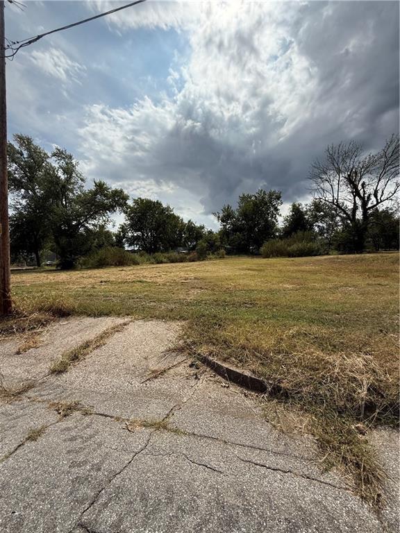 930 East Wooter Street Nevada, MO 64772 - Photo 3 of 7