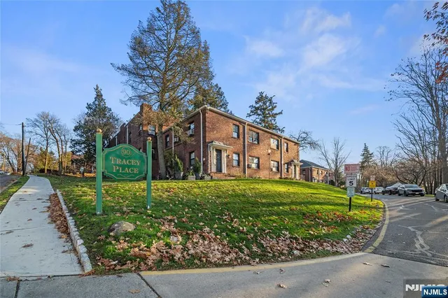 $2,000 | 90 Tracey Place, Unit I1, Englewood, NJ 07631