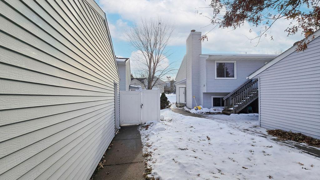 7843 Rimbley Road Woodbury, MN 55125 - Photo 3 of 22