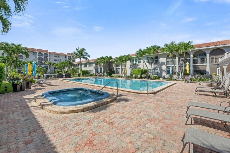 250 Northeast 20th Street, Unit 1010 Boca Raton, FL 33431 - Photo 22 of 23 whirlpool