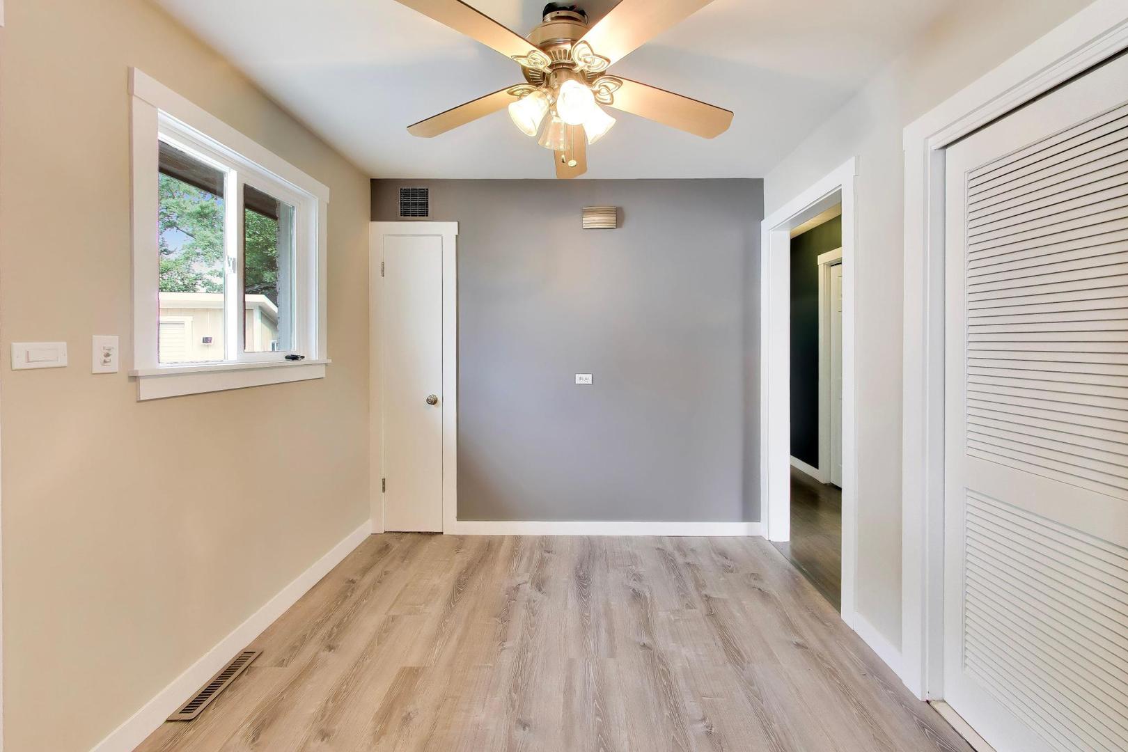 466 Ridgeland Avenue Elmhurst, IL 60126 - Photo 10 of 34 Gallery Image 10