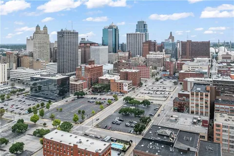 $1,300,000 | 210 West 5th Street, Unit 211, Kansas City, MO 64105