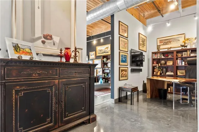 $1,300,000 | 210 West 5th Street, Unit 211, Kansas City, MO 64105