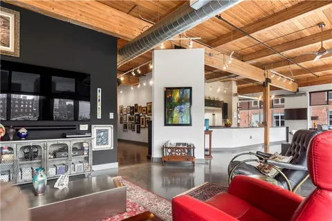 $1,300,000 | 210 West 5th Street, Unit 211, Kansas City, MO 64105