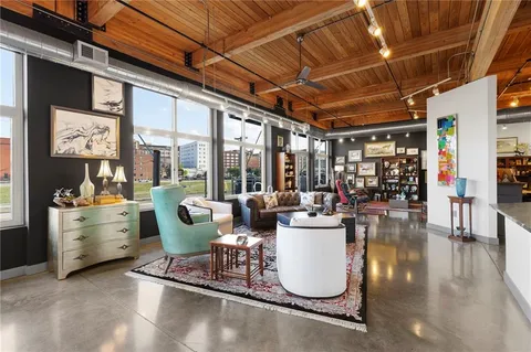 $1,300,000 | 210 West 5th Street, Unit 211, Kansas City, MO 64105