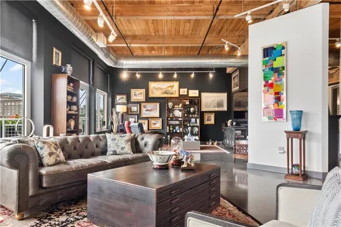 $1,300,000 | 210 West 5th Street, Unit 211, Kansas City, MO 64105