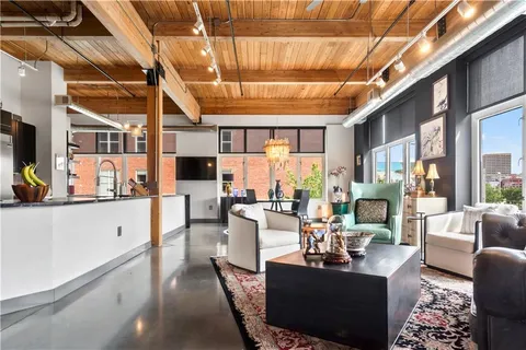 $1,300,000 | 210 West 5th Street, Unit 211, Kansas City, MO 64105