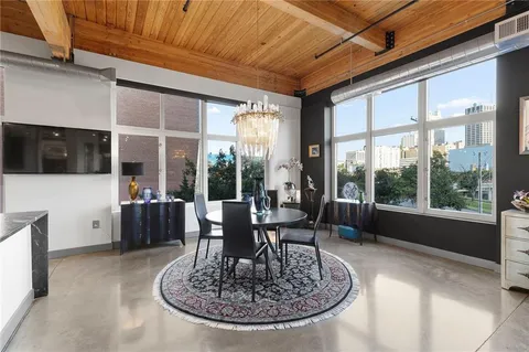 $1,300,000 | 210 West 5th Street, Unit 211, Kansas City, MO 64105