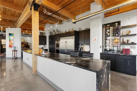 $1,300,000 | 210 West 5th Street, Unit 211, Kansas City, MO 64105