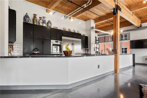 $1,300,000 | 210 West 5th Street, Unit 211, Kansas City, MO 64105