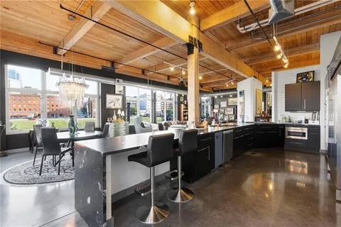 $1,300,000 | 210 West 5th Street, Unit 211, Kansas City, MO 64105