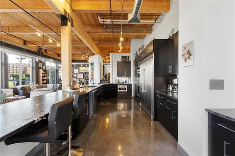 $1,300,000 | 210 West 5th Street, Unit 211, Kansas City, MO 64105