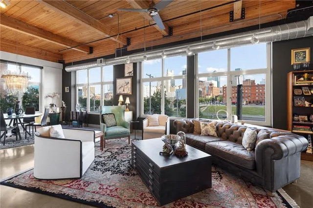 $1,300,000 | 210 West 5th Street, Unit 211, Kansas City, MO 64105