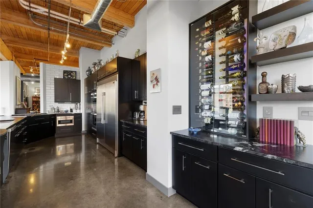 $1,300,000 | 210 West 5th Street, Unit 211, Kansas City, MO 64105