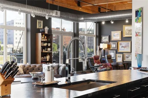 $1,300,000 | 210 West 5th Street, Unit 211, Kansas City, MO 64105