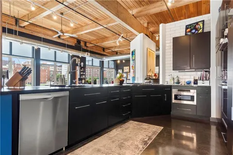 $1,300,000 | 210 West 5th Street, Unit 211, Kansas City, MO 64105