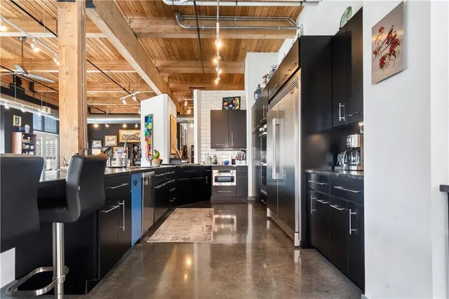 $1,300,000 | 210 West 5th Street, Unit 211, Kansas City, MO 64105