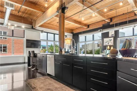 $1,300,000 | 210 West 5th Street, Unit 211, Kansas City, MO 64105