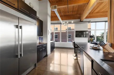 $1,300,000 | 210 West 5th Street, Unit 211, Kansas City, MO 64105