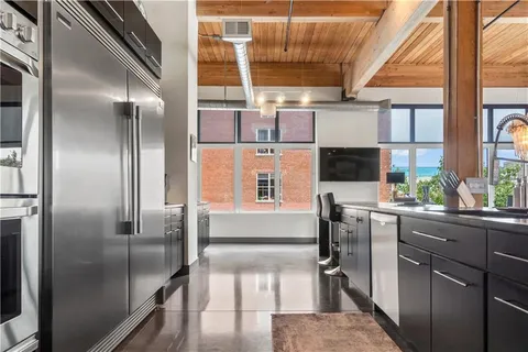 $1,300,000 | 210 West 5th Street, Unit 211, Kansas City, MO 64105