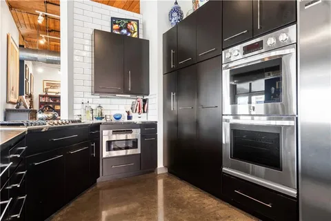 $1,300,000 | 210 West 5th Street, Unit 211, Kansas City, MO 64105