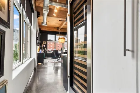 $1,300,000 | 210 West 5th Street, Unit 211, Kansas City, MO 64105
