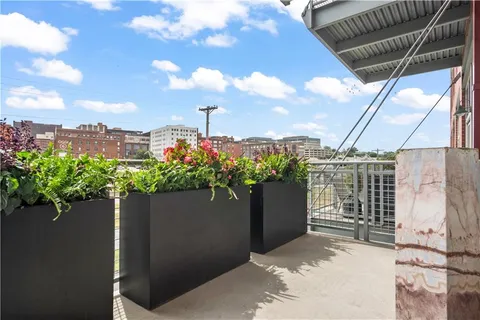 $1,300,000 | 210 West 5th Street, Unit 211, Kansas City, MO 64105