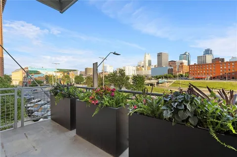 $1,300,000 | 210 West 5th Street, Unit 211, Kansas City, MO 64105