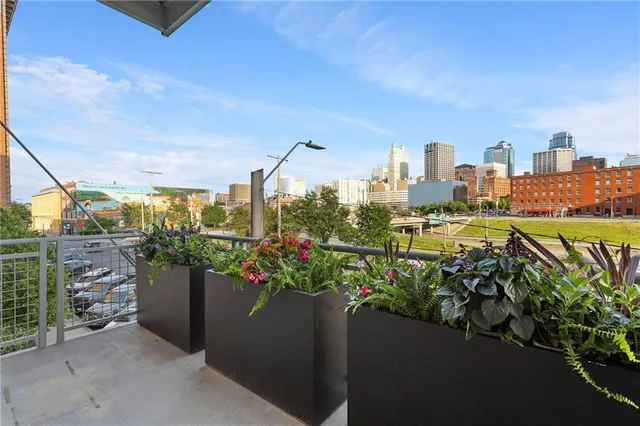 $1,300,000 | 210 West 5th Street, Unit 211, Kansas City, MO 64105
