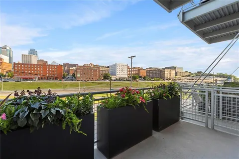 $1,300,000 | 210 West 5th Street, Unit 211, Kansas City, MO 64105