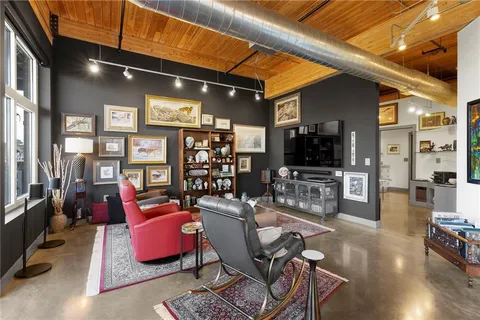 $1,300,000 | 210 West 5th Street, Unit 211, Kansas City, MO 64105