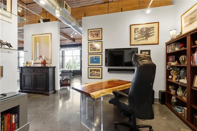 $1,300,000 | 210 West 5th Street, Unit 211, Kansas City, MO 64105