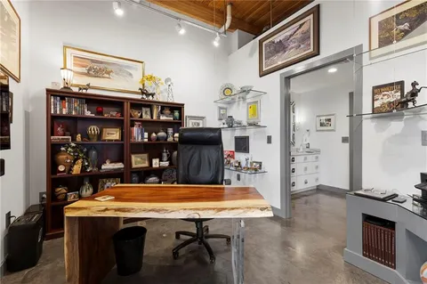 $1,300,000 | 210 West 5th Street, Unit 211, Kansas City, MO 64105