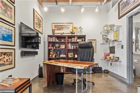 $1,300,000 | 210 West 5th Street, Unit 211, Kansas City, MO 64105