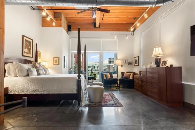 $1,300,000 | 210 West 5th Street, Unit 211, Kansas City, MO 64105