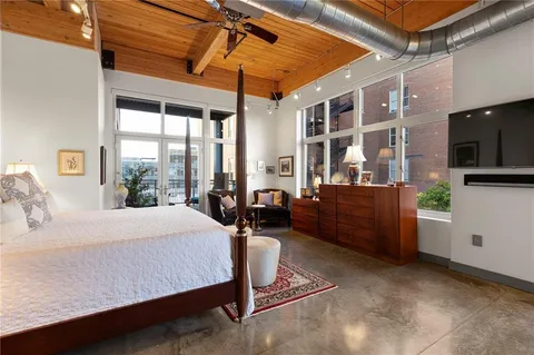 $1,300,000 | 210 West 5th Street, Unit 211, Kansas City, MO 64105