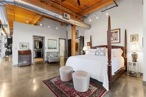 $1,300,000 | 210 West 5th Street, Unit 211, Kansas City, MO 64105