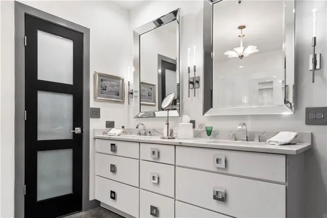 $1,300,000 | 210 West 5th Street, Unit 211, Kansas City, MO 64105