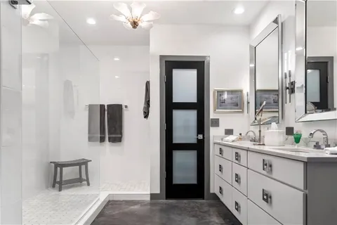 $1,300,000 | 210 West 5th Street, Unit 211, Kansas City, MO 64105