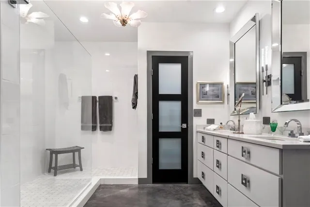 $1,300,000 | 210 West 5th Street, Unit 211, Kansas City, MO 64105