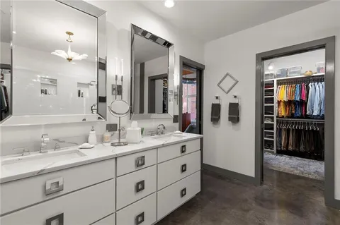 $1,300,000 | 210 West 5th Street, Unit 211, Kansas City, MO 64105