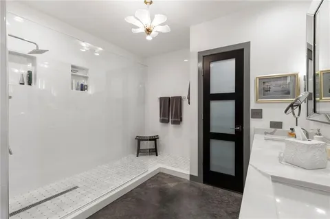 $1,300,000 | 210 West 5th Street, Unit 211, Kansas City, MO 64105