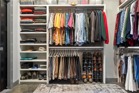 $1,300,000 | 210 West 5th Street, Unit 211, Kansas City, MO 64105