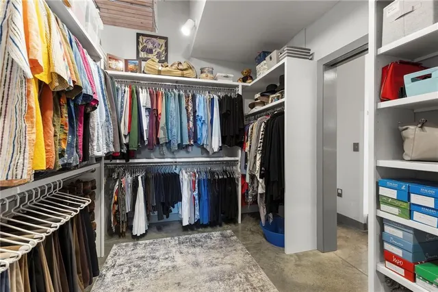 $1,300,000 | 210 West 5th Street, Unit 211, Kansas City, MO 64105