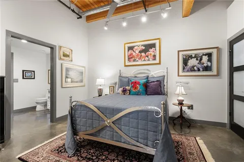 $1,300,000 | 210 West 5th Street, Unit 211, Kansas City, MO 64105