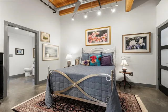 $1,300,000 | 210 West 5th Street, Unit 211, Kansas City, MO 64105