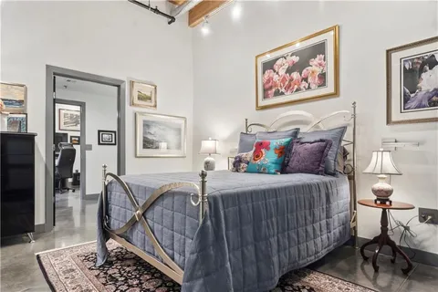 $1,300,000 | 210 West 5th Street, Unit 211, Kansas City, MO 64105